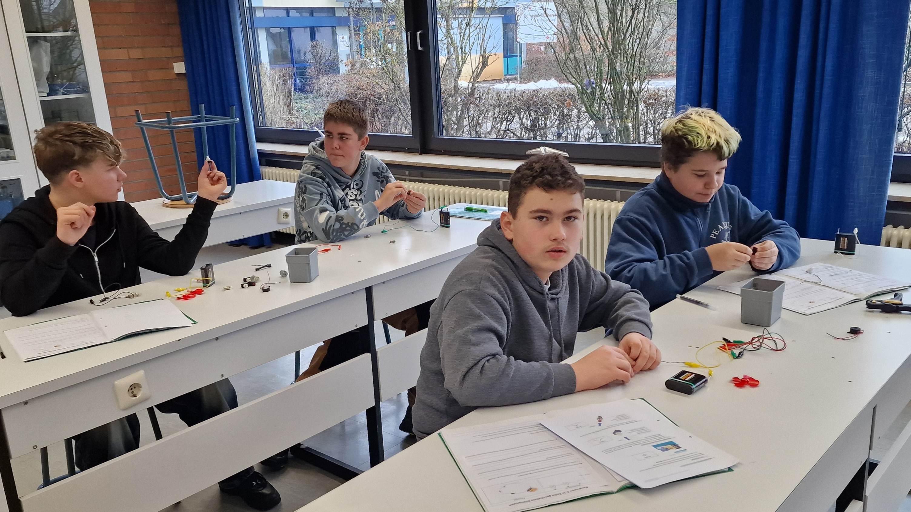 Praktische Übungen zur Elektrizitätslehre